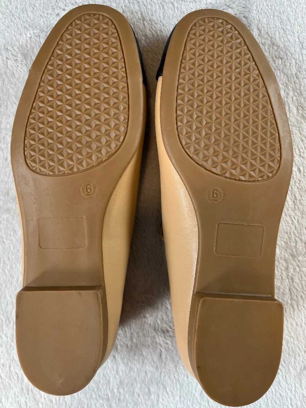sz 6 Tahari Vegan Leather Beige & Black Cap-Toe Flats Strap Classic Versatile